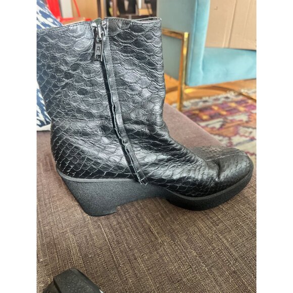 ROBERT CLERGERIE Black Leather Snake Embossed Wedge Ankle Boots Size 8 - Picture 2 of 9